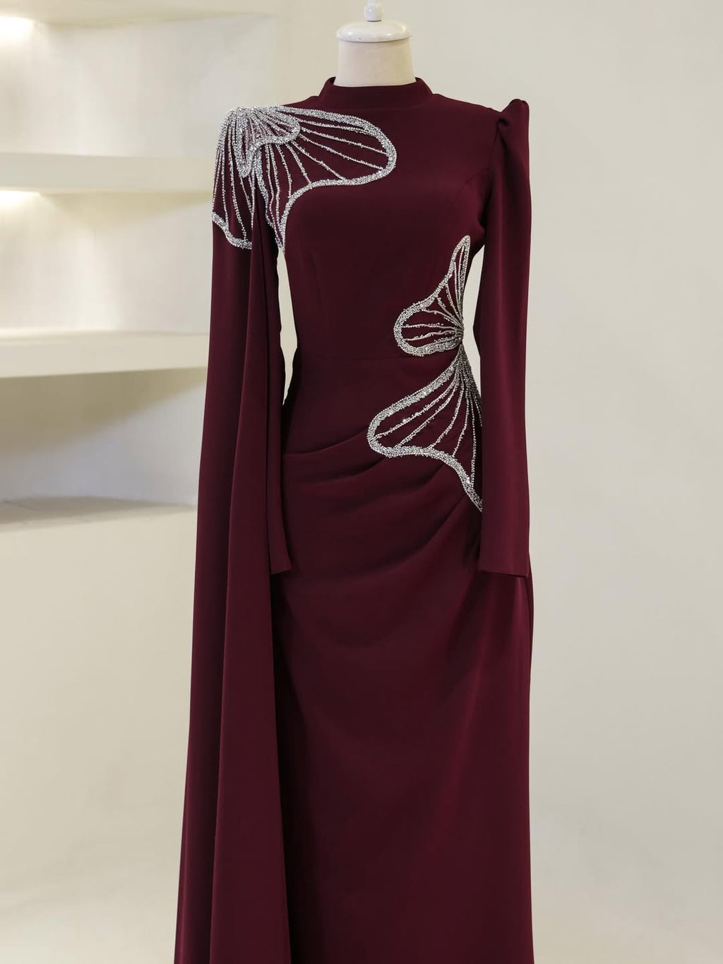Das bescheidene Gala-Abendkleid „Silver Wing“