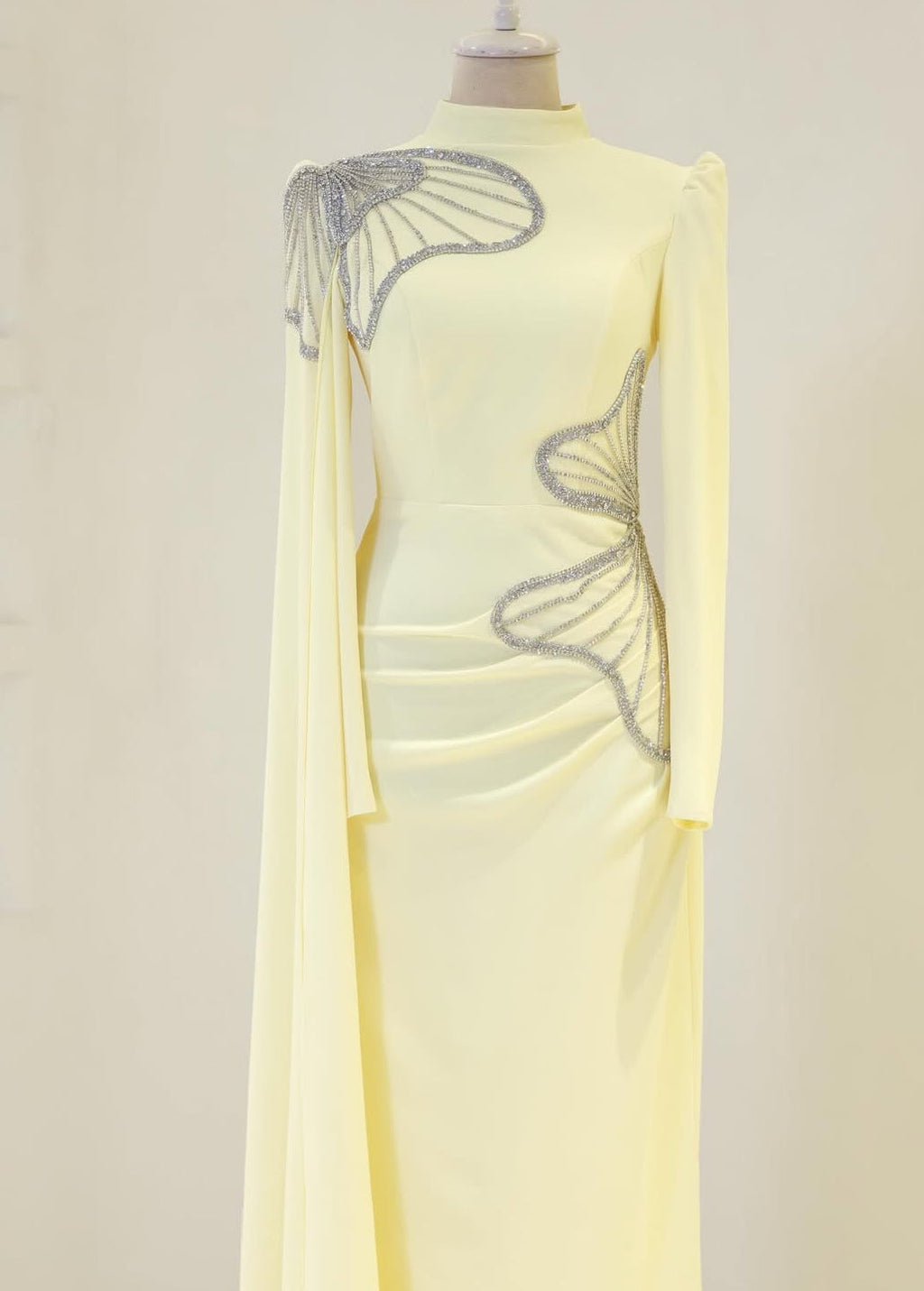 Das bescheidene Gala-Abendkleid „Silver Wing“