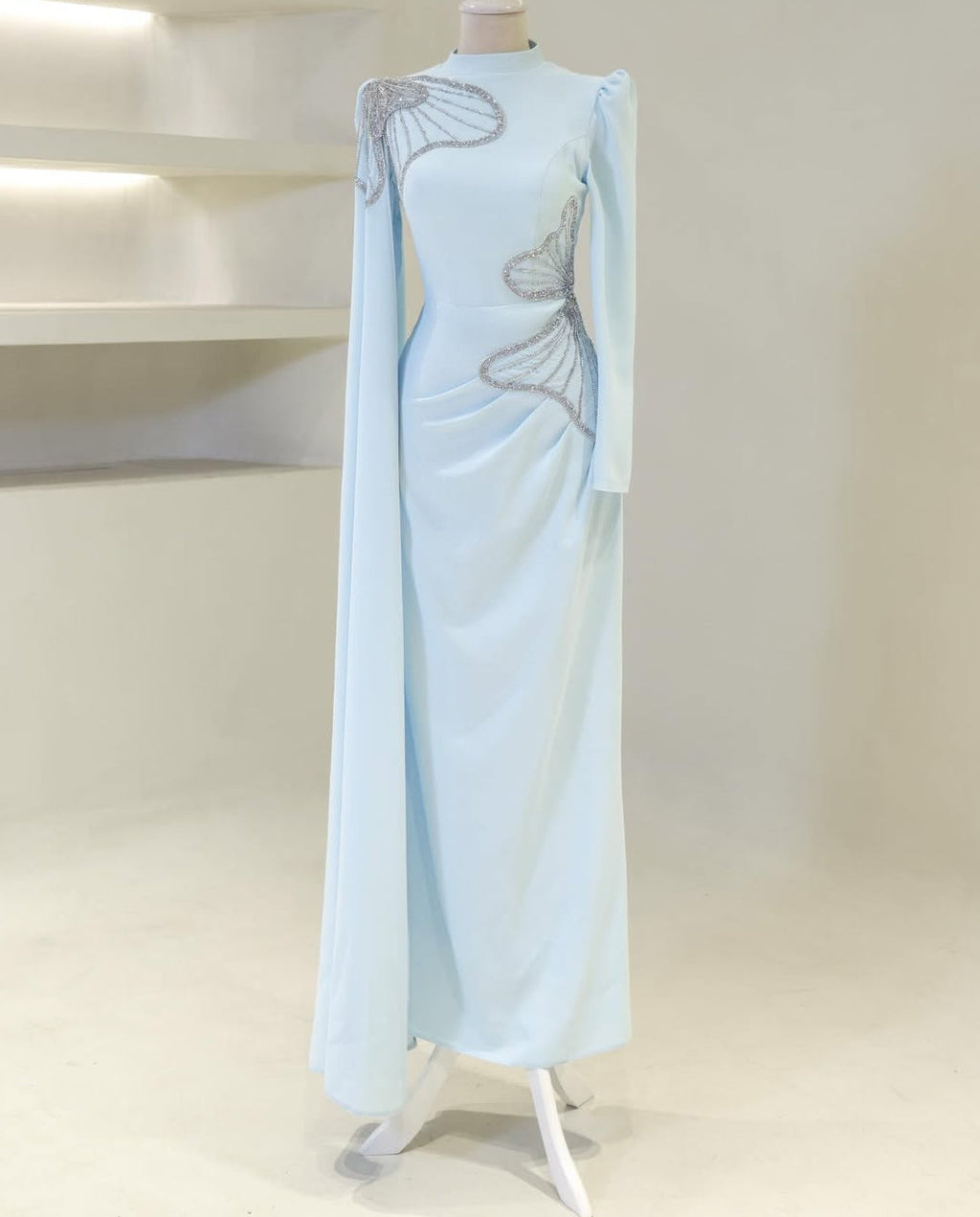 Das bescheidene Gala-Abendkleid „Silver Wing“