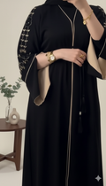 Schwarze Abaya mit steinbesetzten Ärmeln
