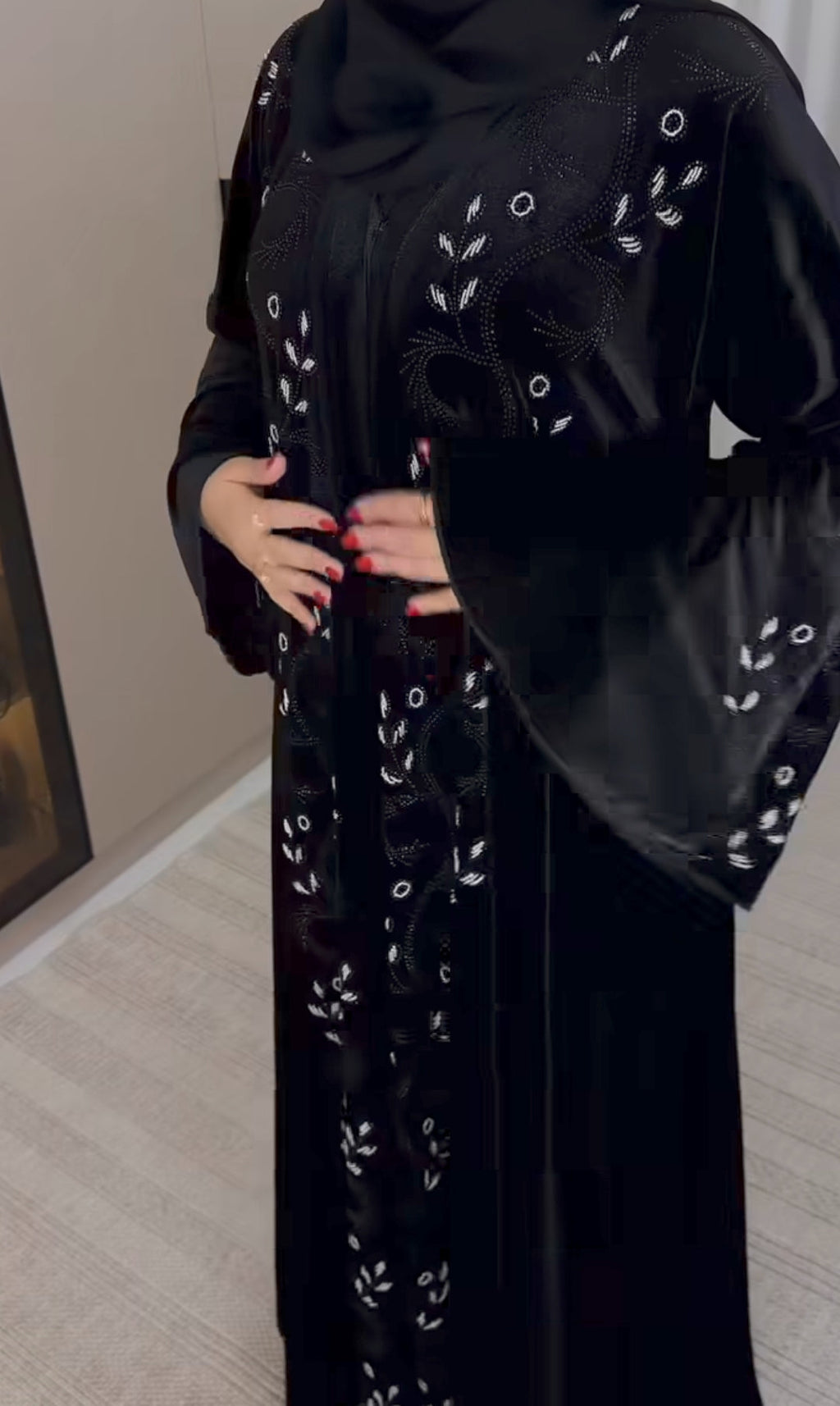 Luxuriöse bestickte Samt-Abaya für den Winter