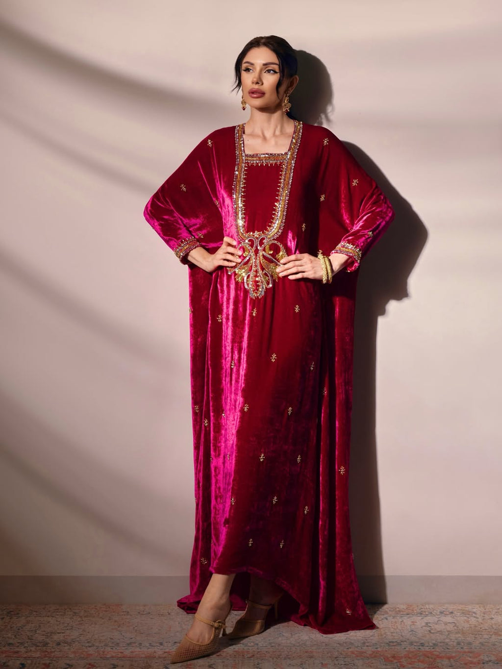 Premium Samt Kaftan Abaya – Handgearbeitetes Design in limitierter Auflage