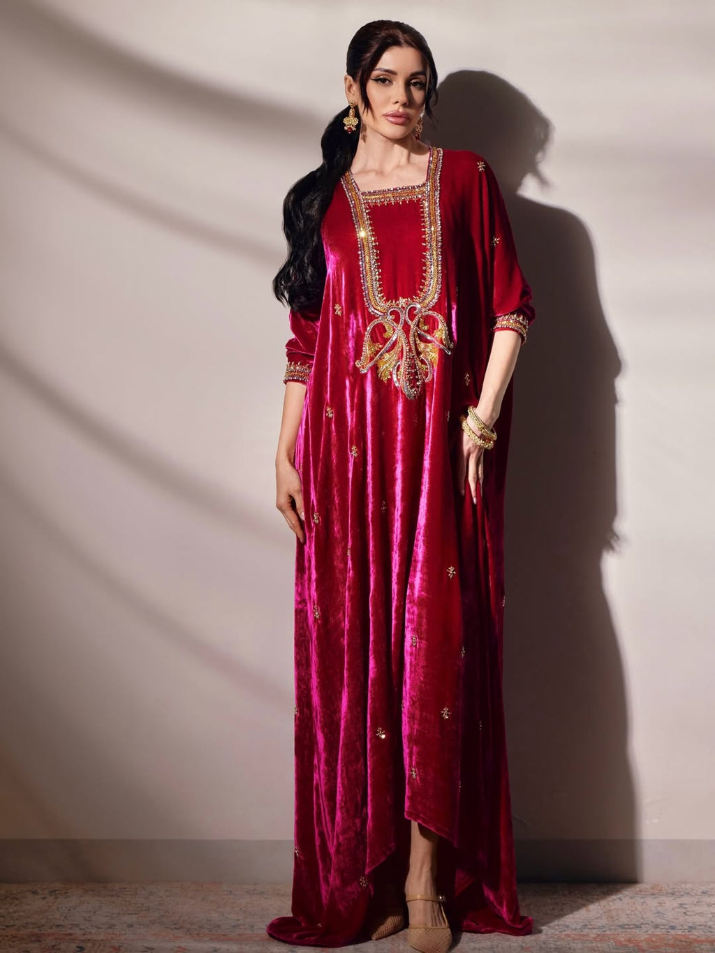 Premium Samt Kaftan Abaya – Handgearbeitetes Design in limitierter Auflage