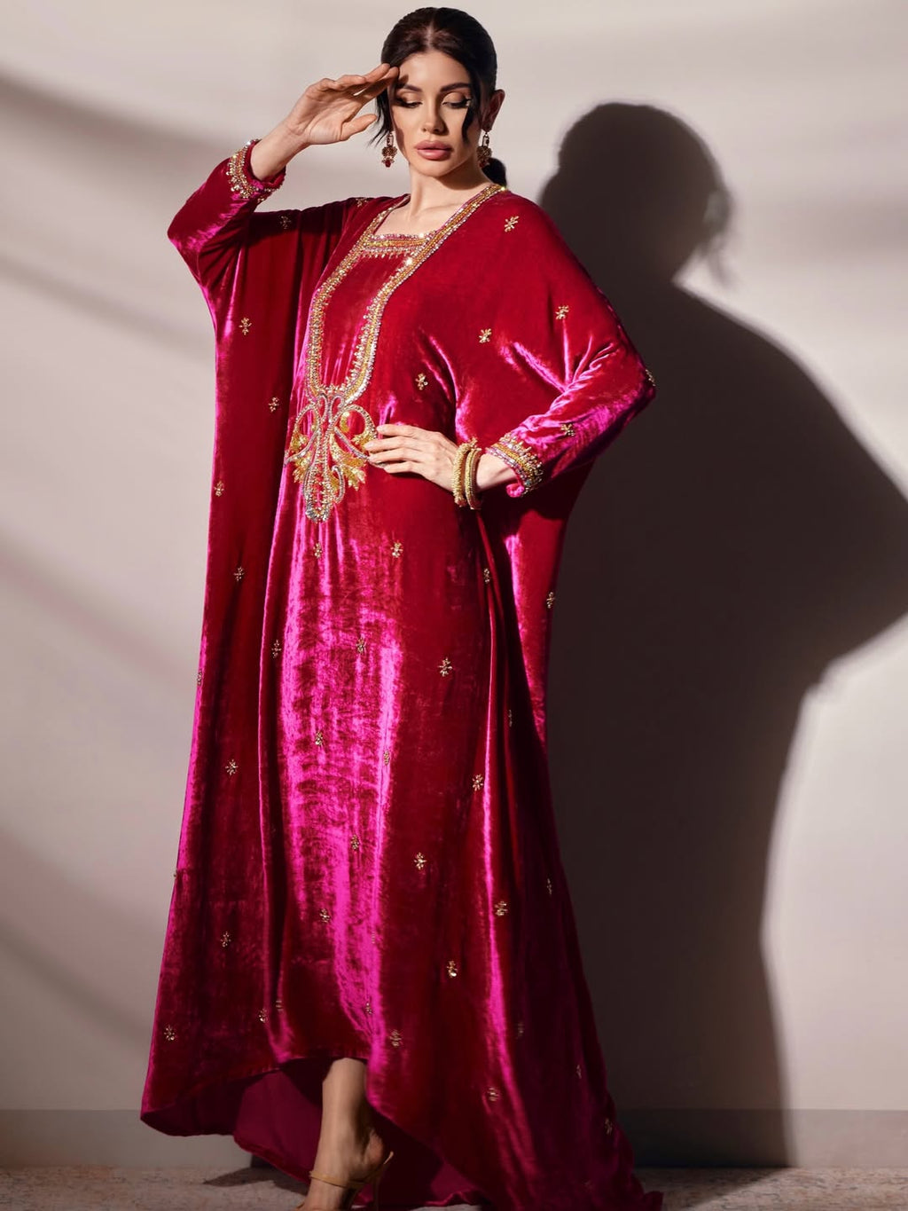 Premium Samt Kaftan Abaya – Handgearbeitetes Design in limitierter Auflage