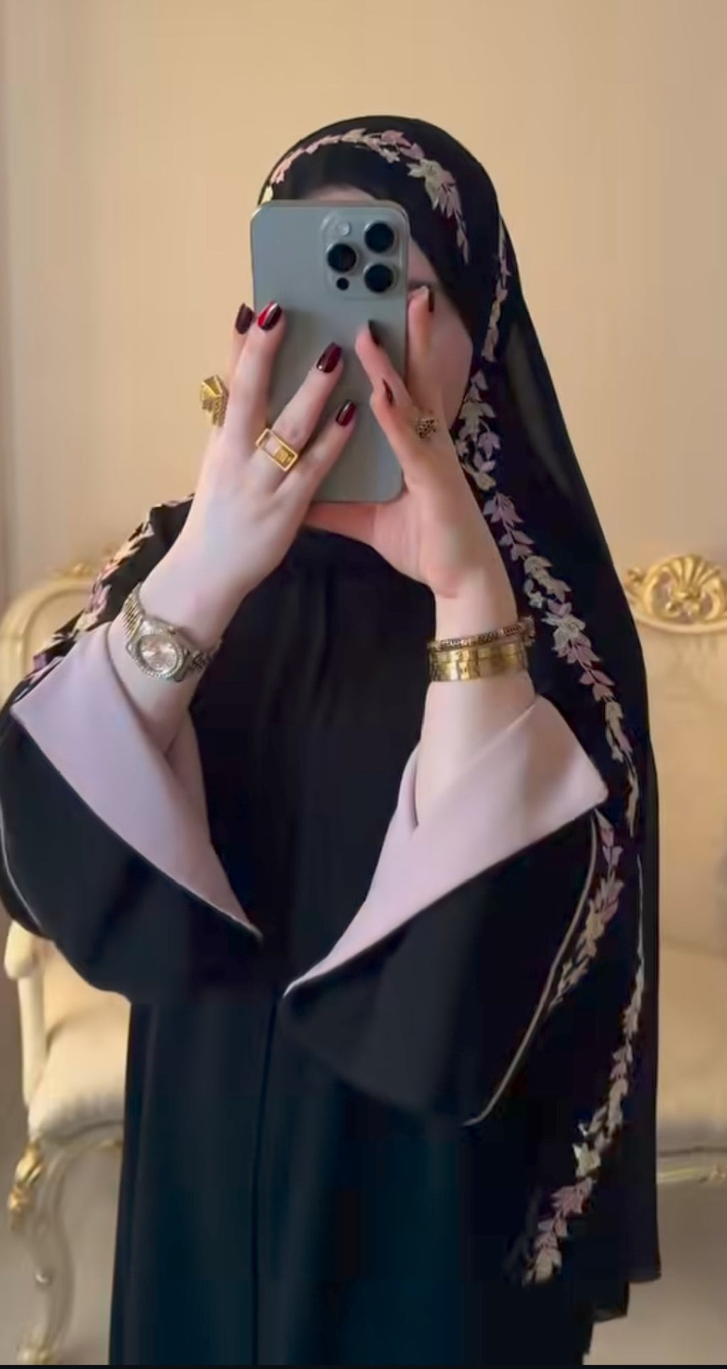 Regenbogen bestickte schwarze Abaya | Sonderedition